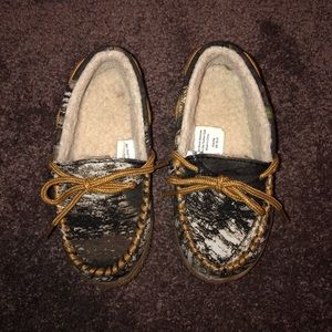 Childs camo slipper/mocassins